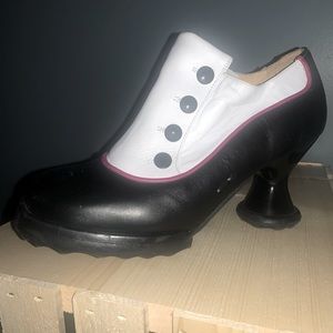 Minis Bunny John Fluevog